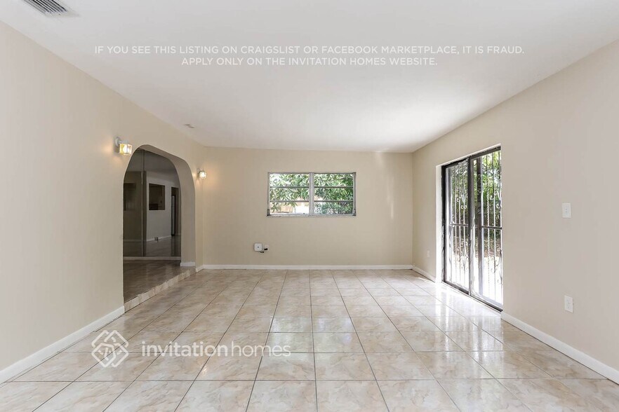 Building Photo - 1270 NW 196th St