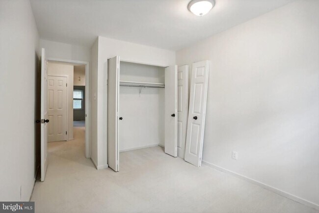 Building Photo - 3202 Eaton Ct