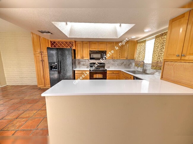 Building Photo - 4741 Calle Elegante
