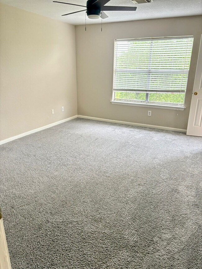 Building Photo - 2117 Whittier Dr