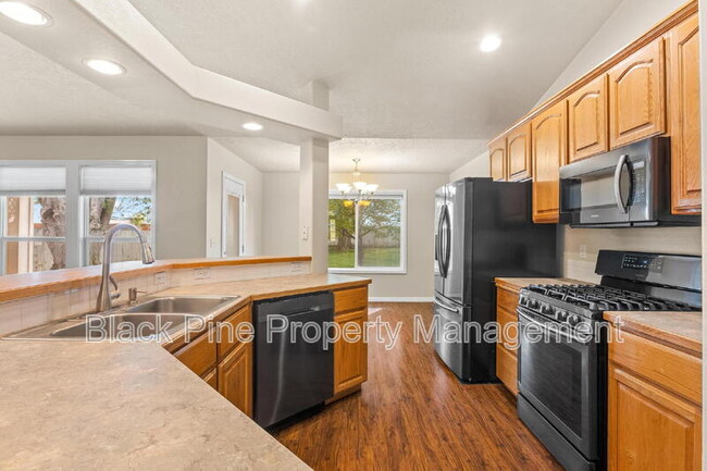 Building Photo - 4017 E Winterberry Dr