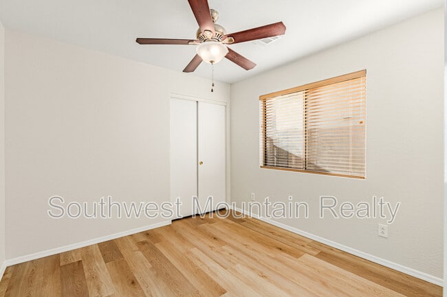 Building Photo - 30196 N Sunray Dr