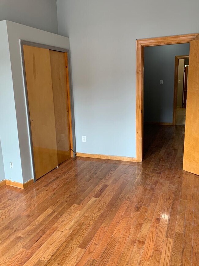 Building Photo - 8 Saint Pauls Ave