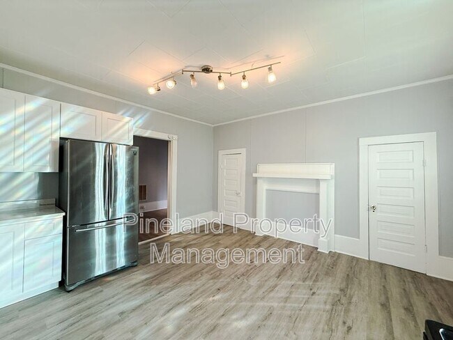 Building Photo - 413 E Donaldson Ave