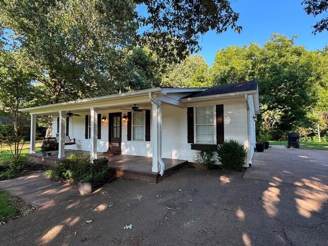 Building Photo - 1498 Garland Dr