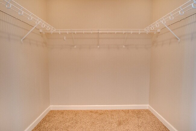 Building Photo - Spacious Pace Home with Office, Fireplace & Pergola