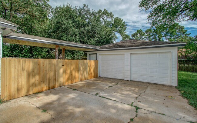 Building Photo - 550 Brandon Rd