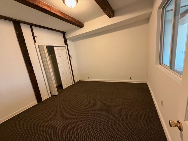 Building Photo - Unique 3 Bedroom with Den in Historic Building on Germantown Pike!