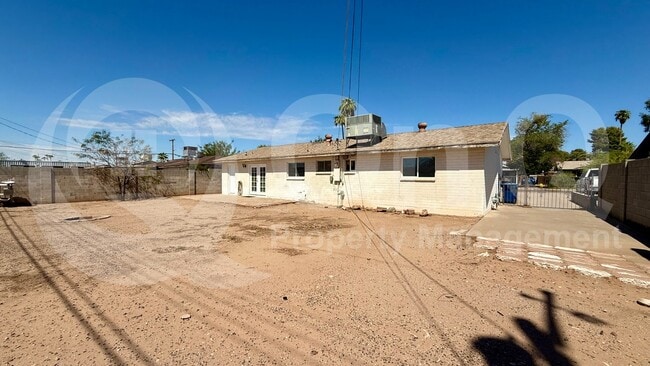 Building Photo - 1233 W 9th St