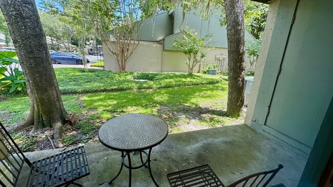 Building Photo - Move In Ready Condo in Woodside Villas