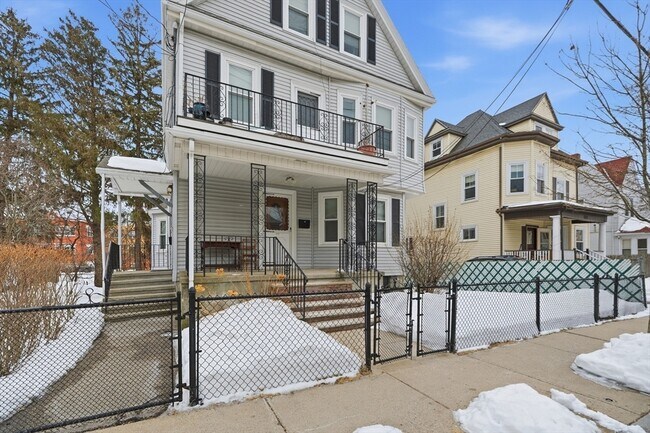 Building Photo - 111 Dustin St