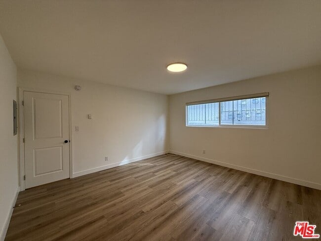 Building Photo - 314 S Clark Dr