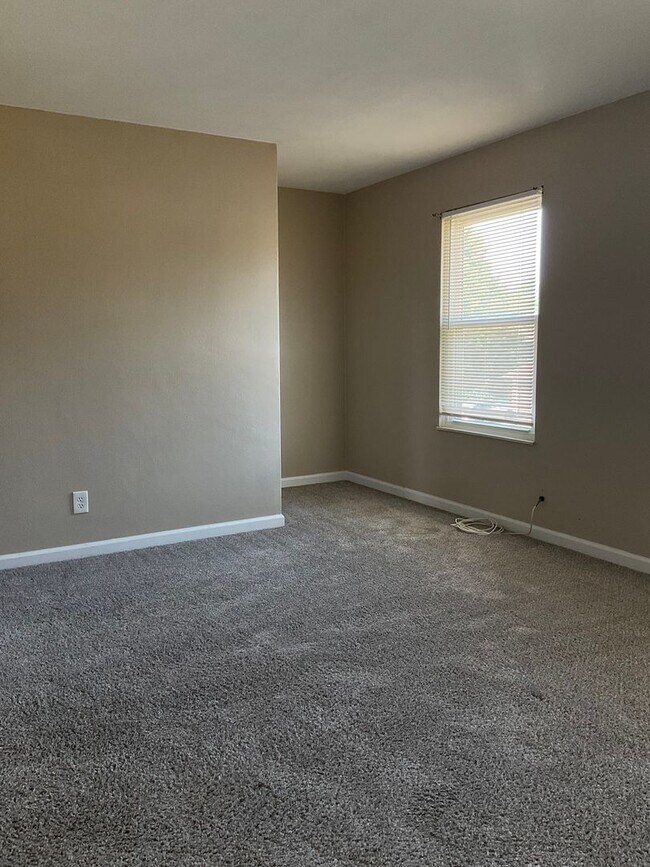 Building Photo - 708 Oxen Dr