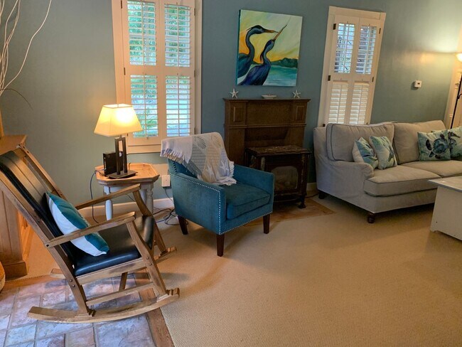 Building Photo - Charming 1BR House in Shelton