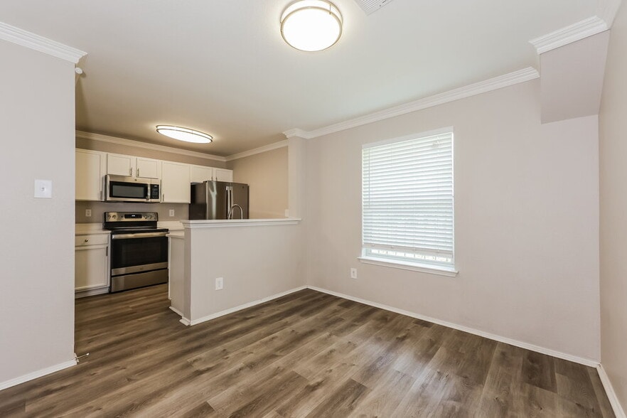 Building Photo - 1016 Matamoros Plaza