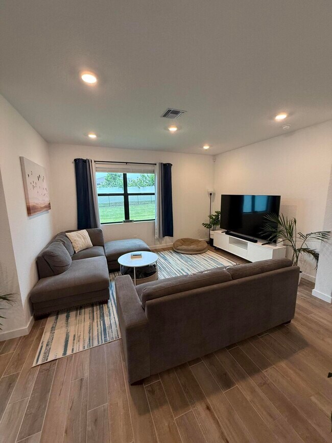 Building Photo - 1653 NE Ocean Dunes Dr