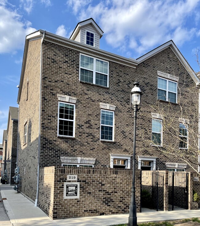 Building Photo - 219 Ice Ave