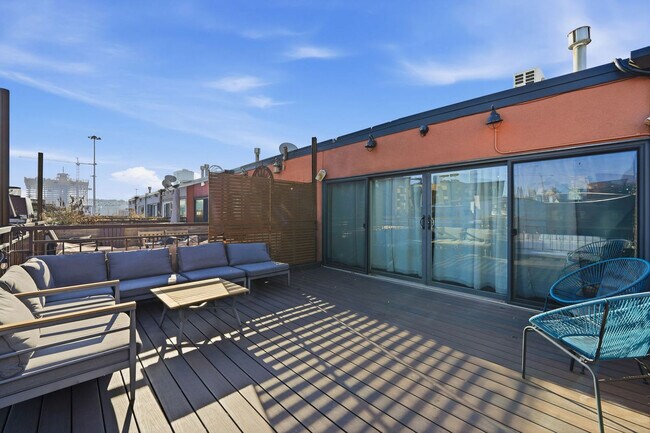 Building Photo - 657 N Carpenter St