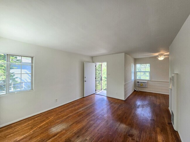 Building Photo - 310 N Florence St