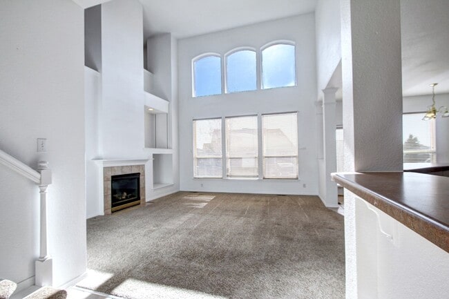 Building Photo - Metzler Ranch single family 4b/3b huge gar...