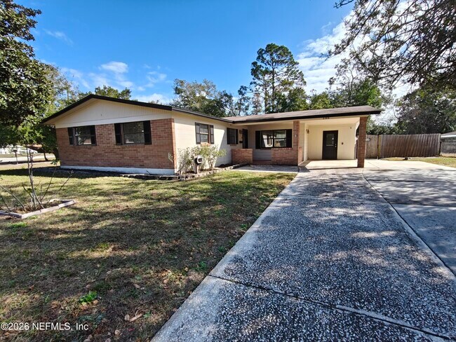 Building Photo - 588 Madeira Dr