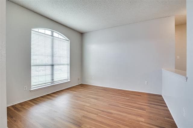 Building Photo - 2401 Redfield Dr