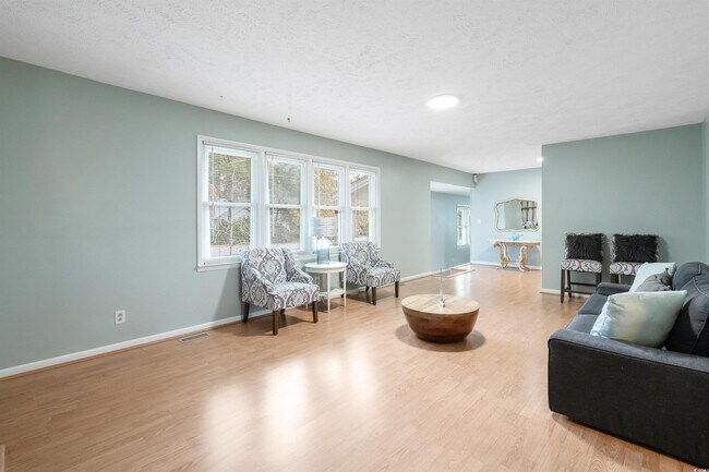 Building Photo - 917 9th Ave S