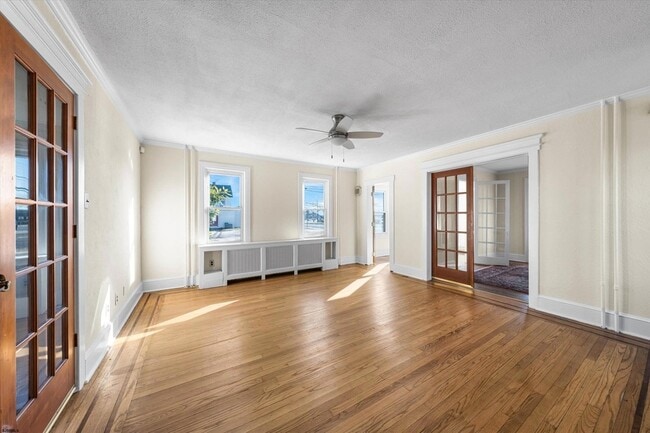 Building Photo - 616 W Ocean Heights Ave