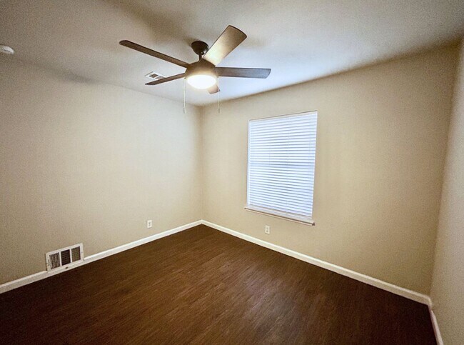 Building Photo - Close to UTSA - 3/2 Home for Rent