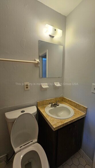 Building Photo - 1131 Lake Shore Blvd