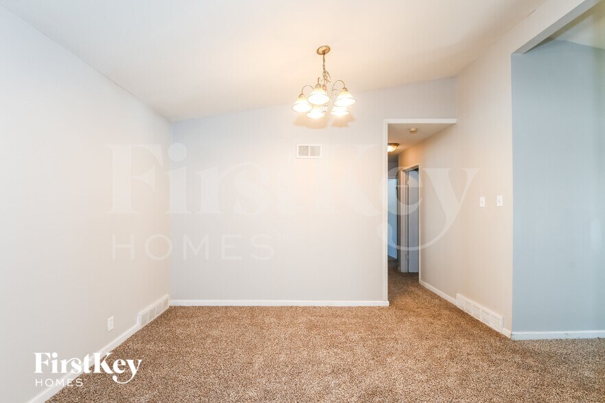 Building Photo - 255 Mohican Ln