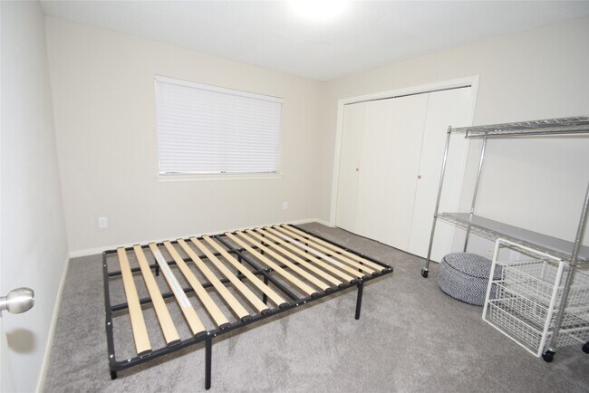 Building Photo - 22922 Glenover Dr