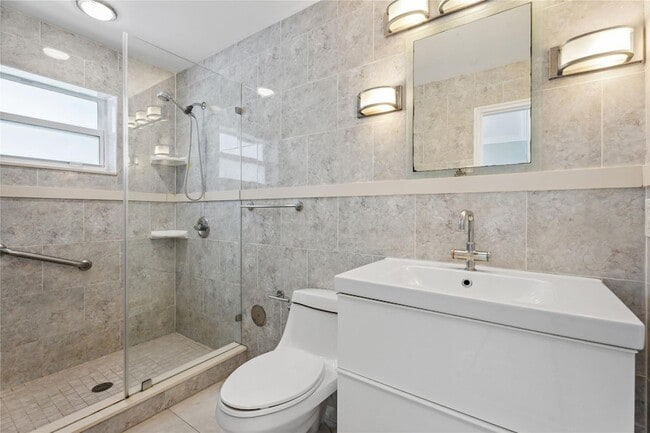 Building Photo - 315 Van Buren St