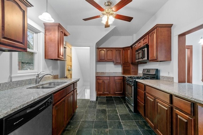 Building Photo - 1826 Franklin Ave SE