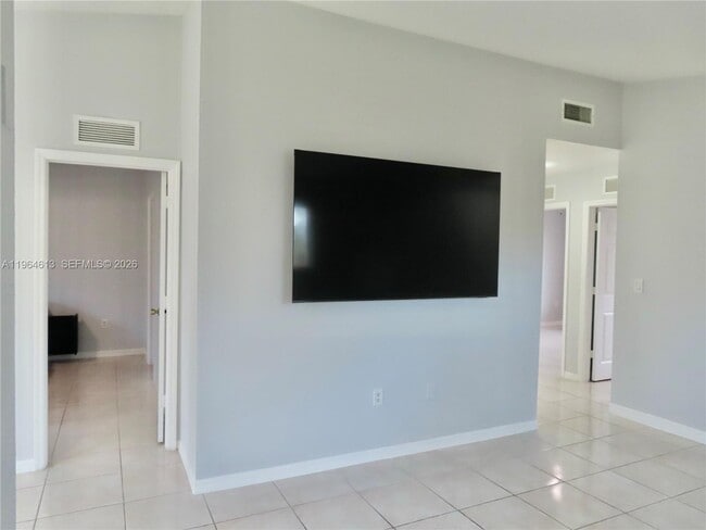 Building Photo - 3398 NE 9th Dr