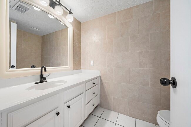 Building Photo - 13938 Plantation Valley Dr