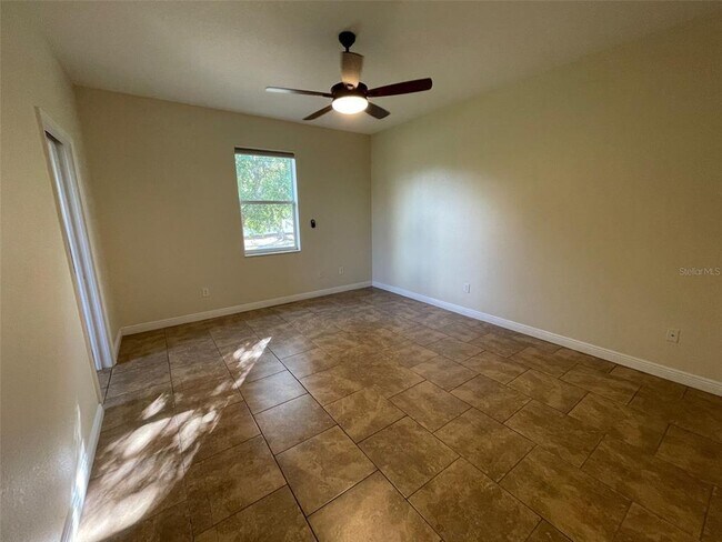 Building Photo - 497 MacArthur Dr