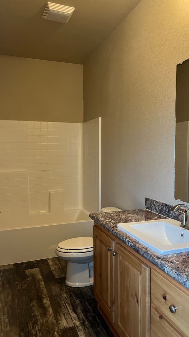 Building Photo - Newer Manufactured home  Paradise Location, 2 bed 2 bath, with office