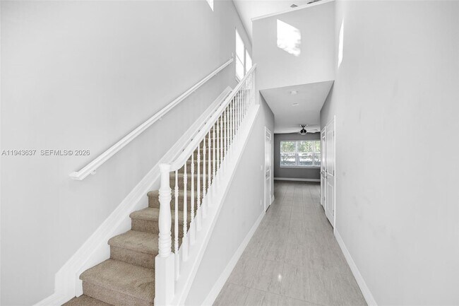 Building Photo - 964 Banyan Dr