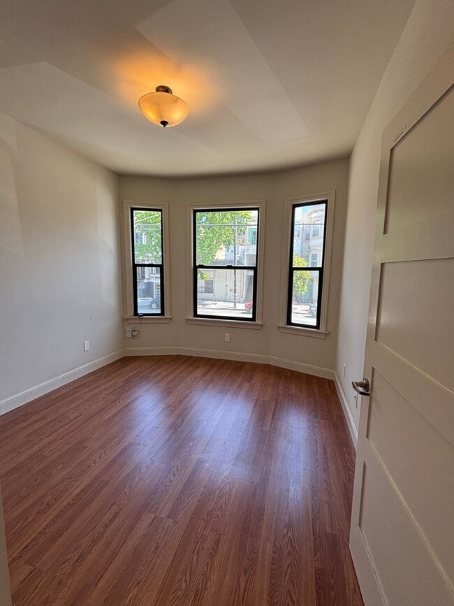 Building Photo - 2264