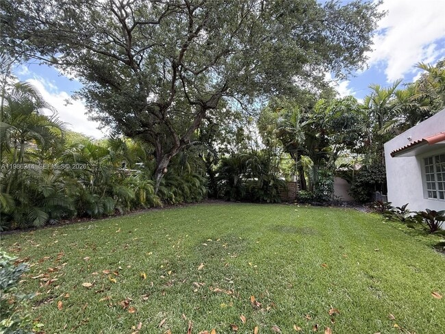 Building Photo - 820 Lorca St