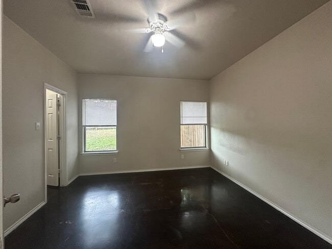 Building Photo - 5731 Golf Heights