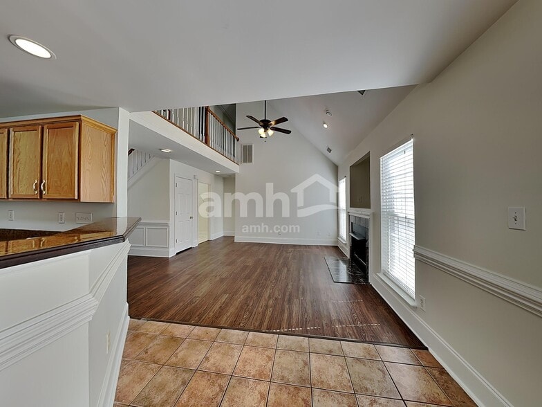 Building Photo - 3437 Continental Dr