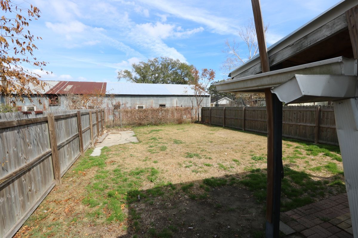 Building Photo - 10521 Alan St