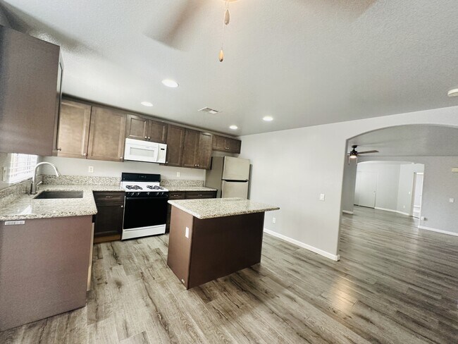 Building Photo - 10911 Vallerosa St