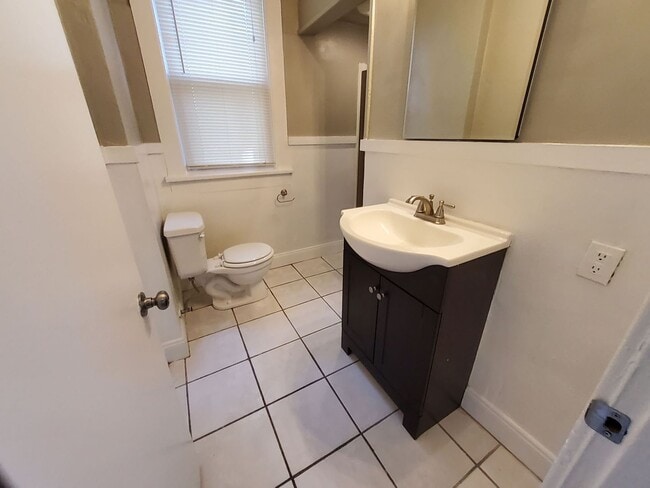 Building Photo - 925 S Cox St