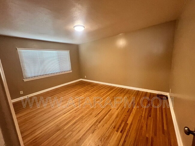 Building Photo - 871 Foothill Dr