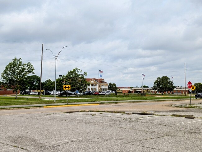 Building Photo - Commercial Retail Space