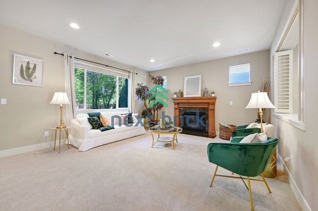 Building Photo - Spacious 4-Bed Home with 2.5 Baths in Beautiful Snoqualmie - 2,460 Sq. Ft. of Comfort Awaits!