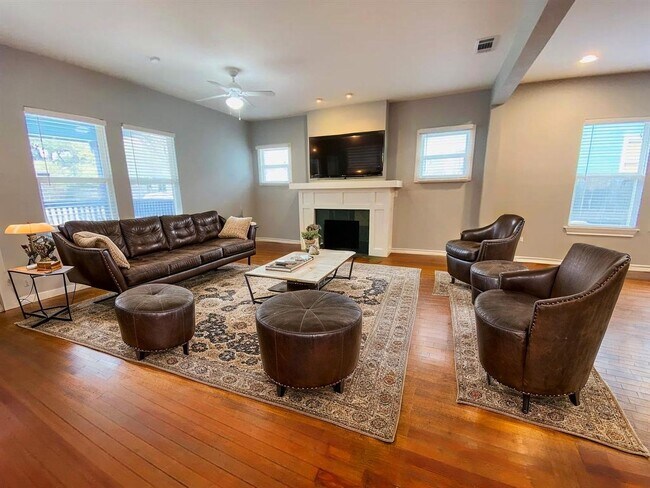 Building Photo - 35TH ST 404 A